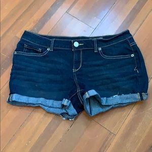 Denim shorts with front and back pockets